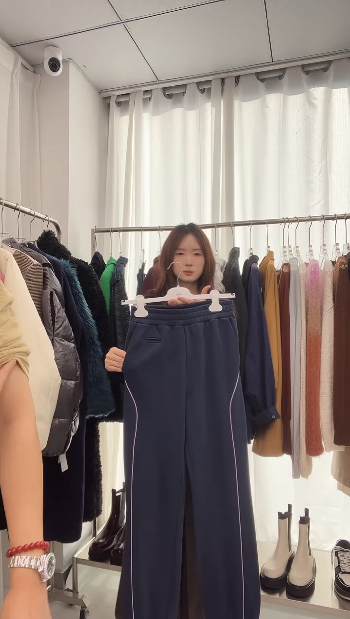 编号023  品牌  运动裤  福福一口价  详情咨询直播间