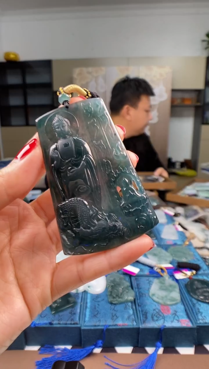 颈饰未镶嵌翡翠 多样性发其一