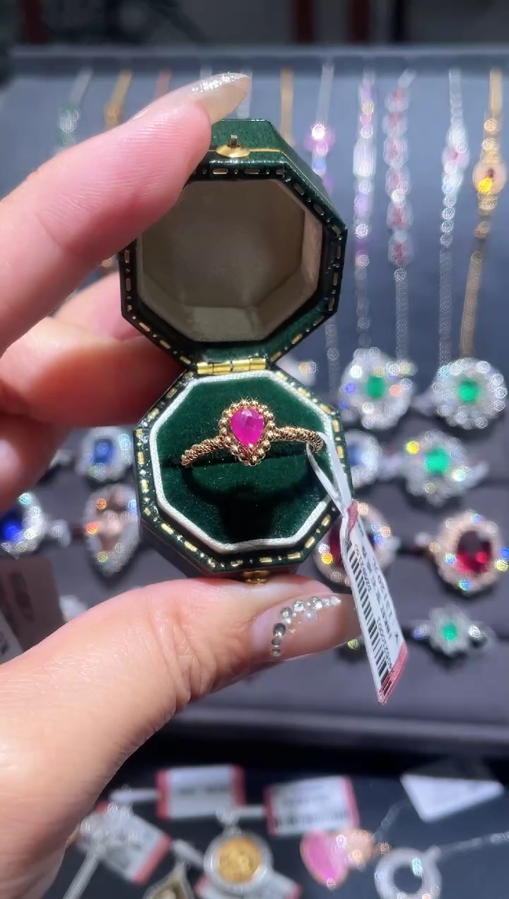 【闪购商品】红宝石戒指18K金镶嵌红宝石戒指