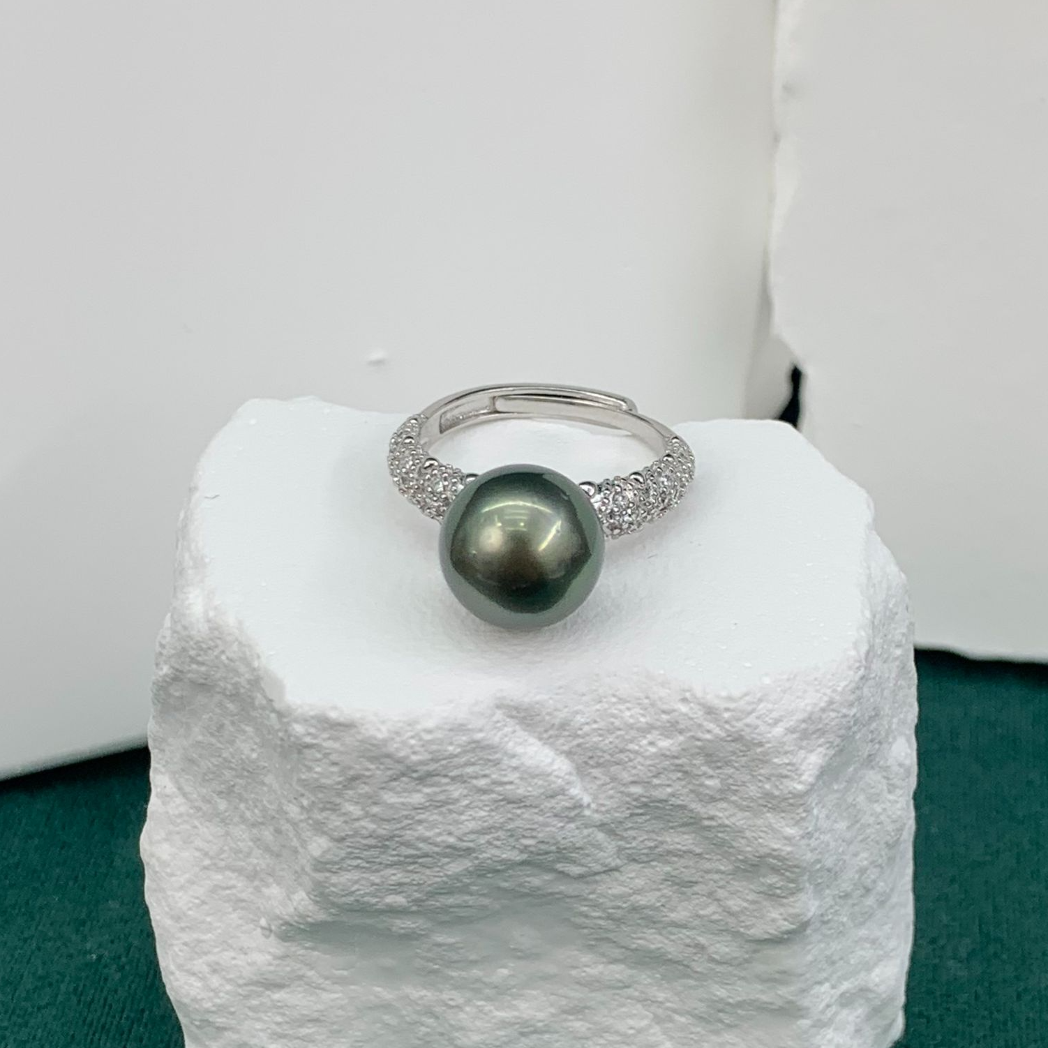 陈莹莹珠宝 海水大溪地黑珍珠 s925银戒指镶嵌 时尚气质简约款