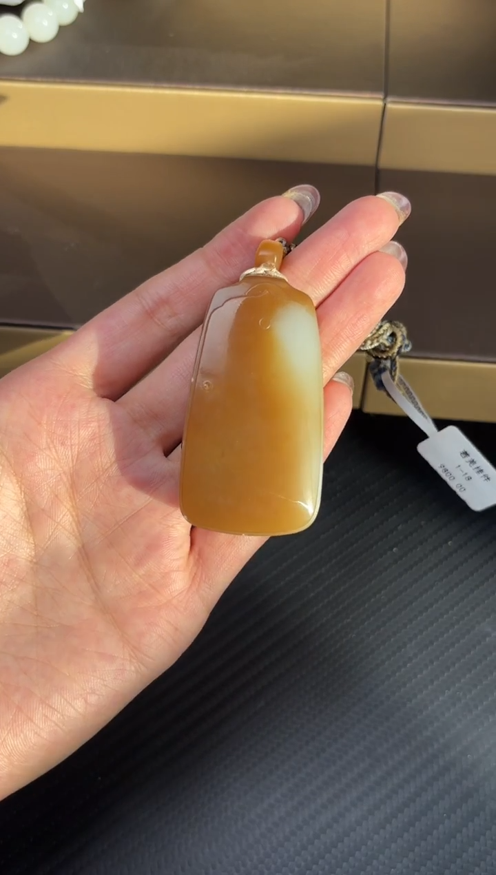 吊坠(赠链)未镶嵌和田玉若羌微色差吊坠m