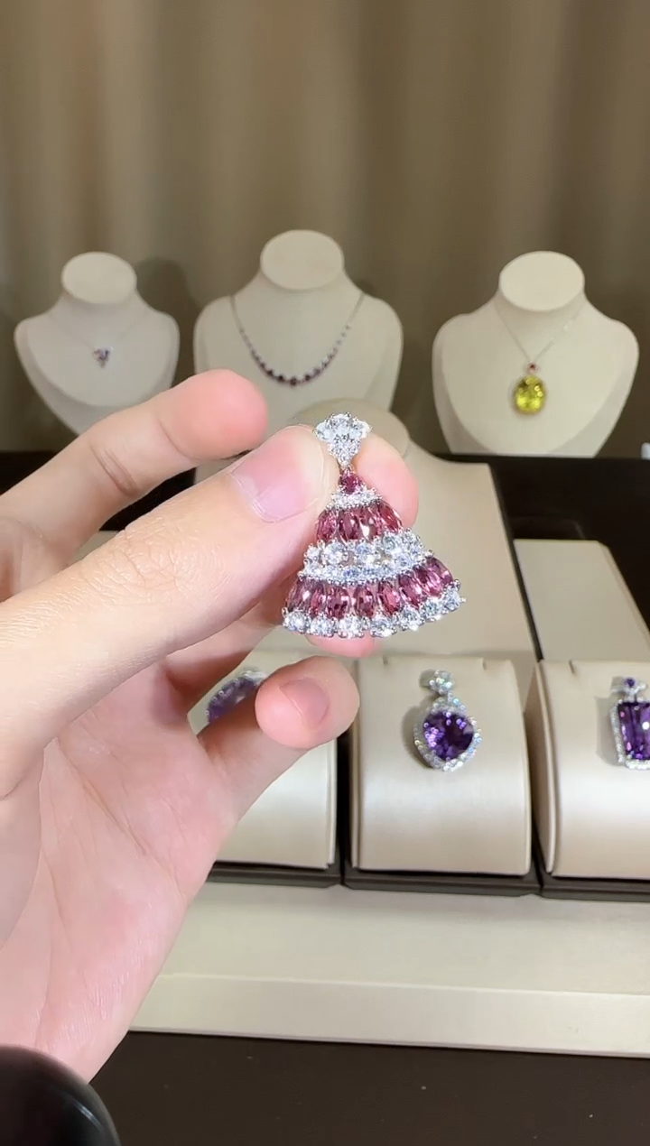 【闪购商品】石榴石颈饰银S925镶嵌22*28mm吊坠