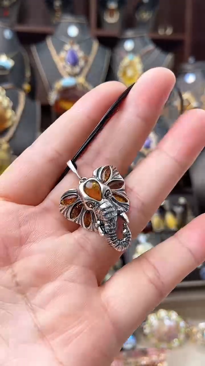 【闪购商品】琥珀颈饰银S925镶嵌吊坠