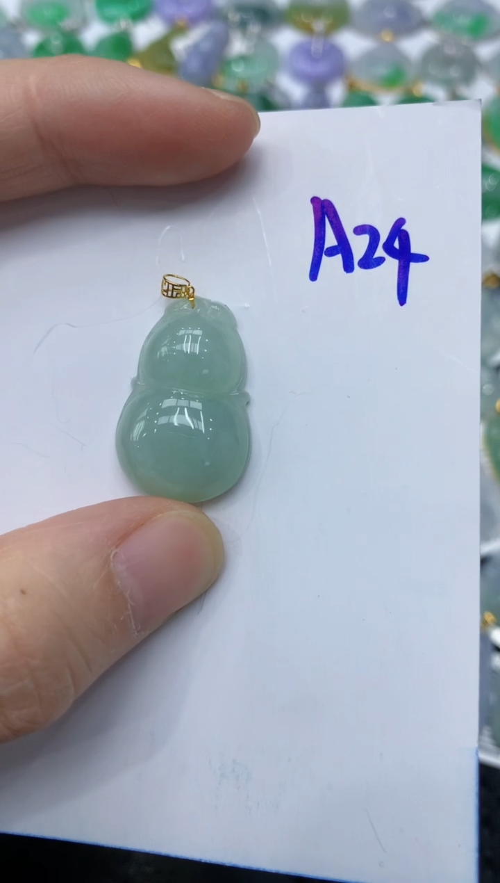 翡翠18K金镶嵌颈饰99999999999
