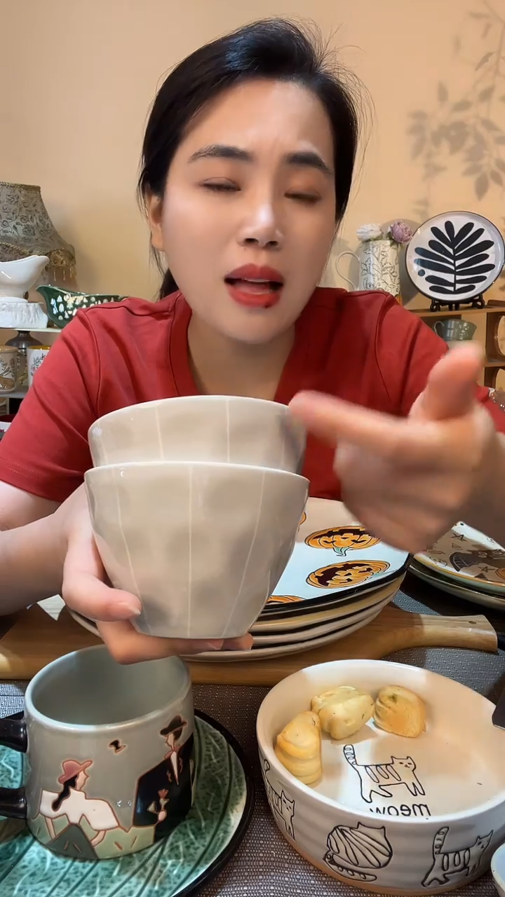 瓷片2个饭碗 微瑕介意勿拍