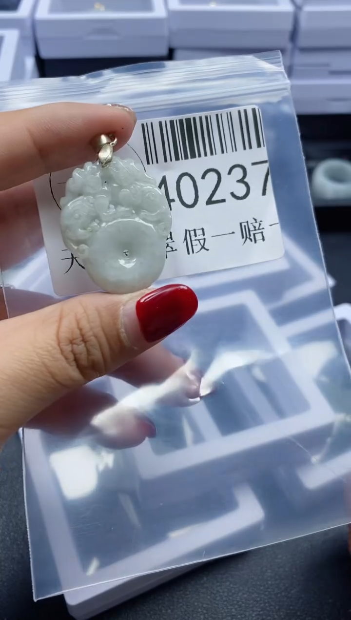 【闪购商品】翡翠吊坠(不含链)未镶嵌40237