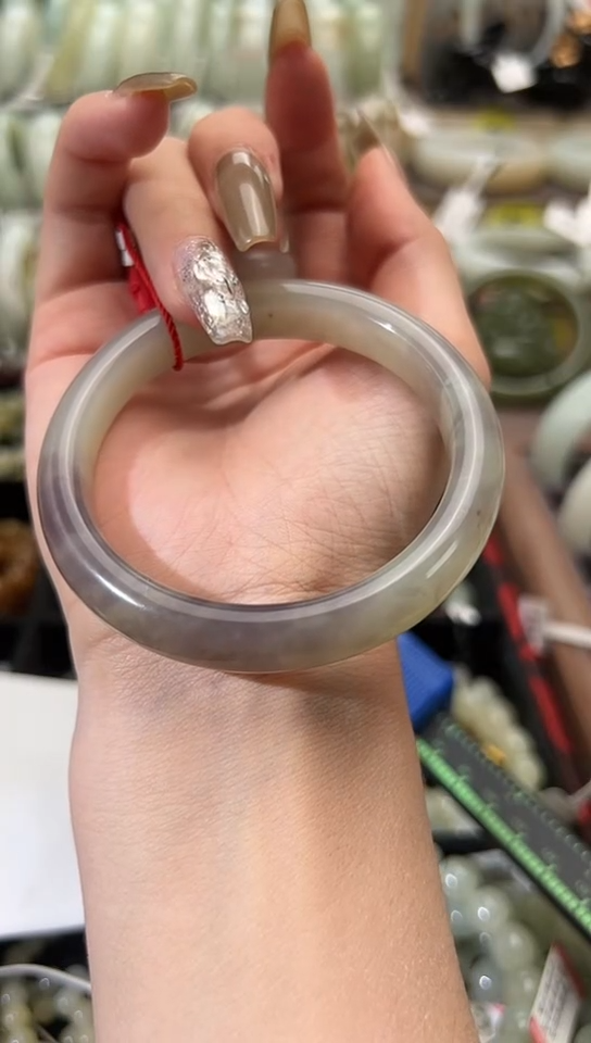 【闪购商品】和田玉手镯未镶嵌青海料冰葡萄籽手镯52+/36.4克