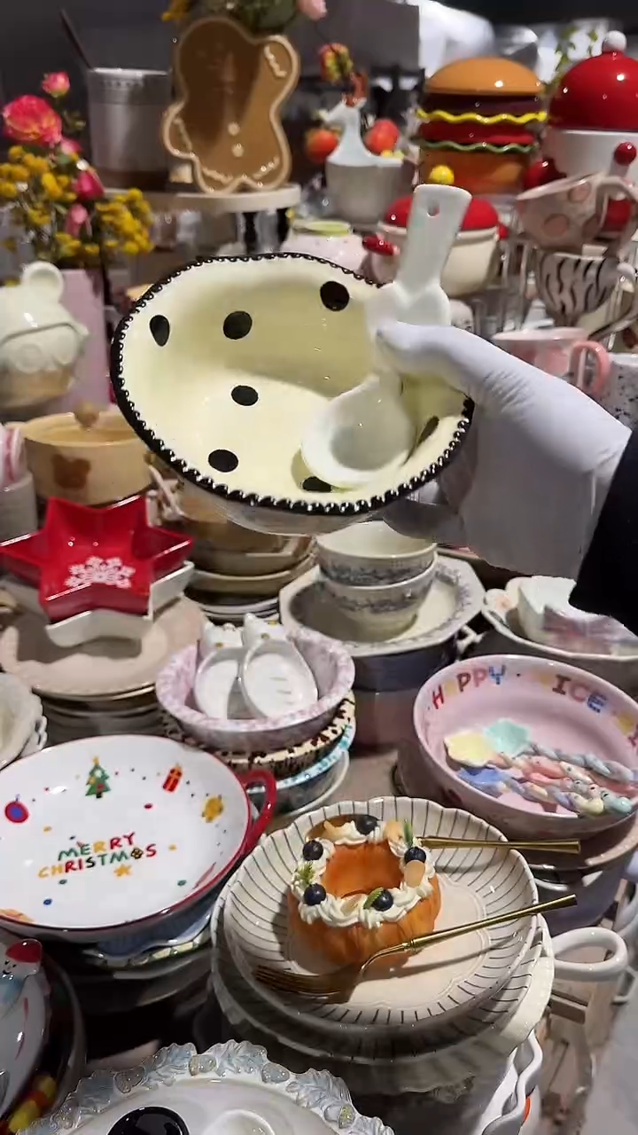 陶瓷波点异形碗带勺子微瑕