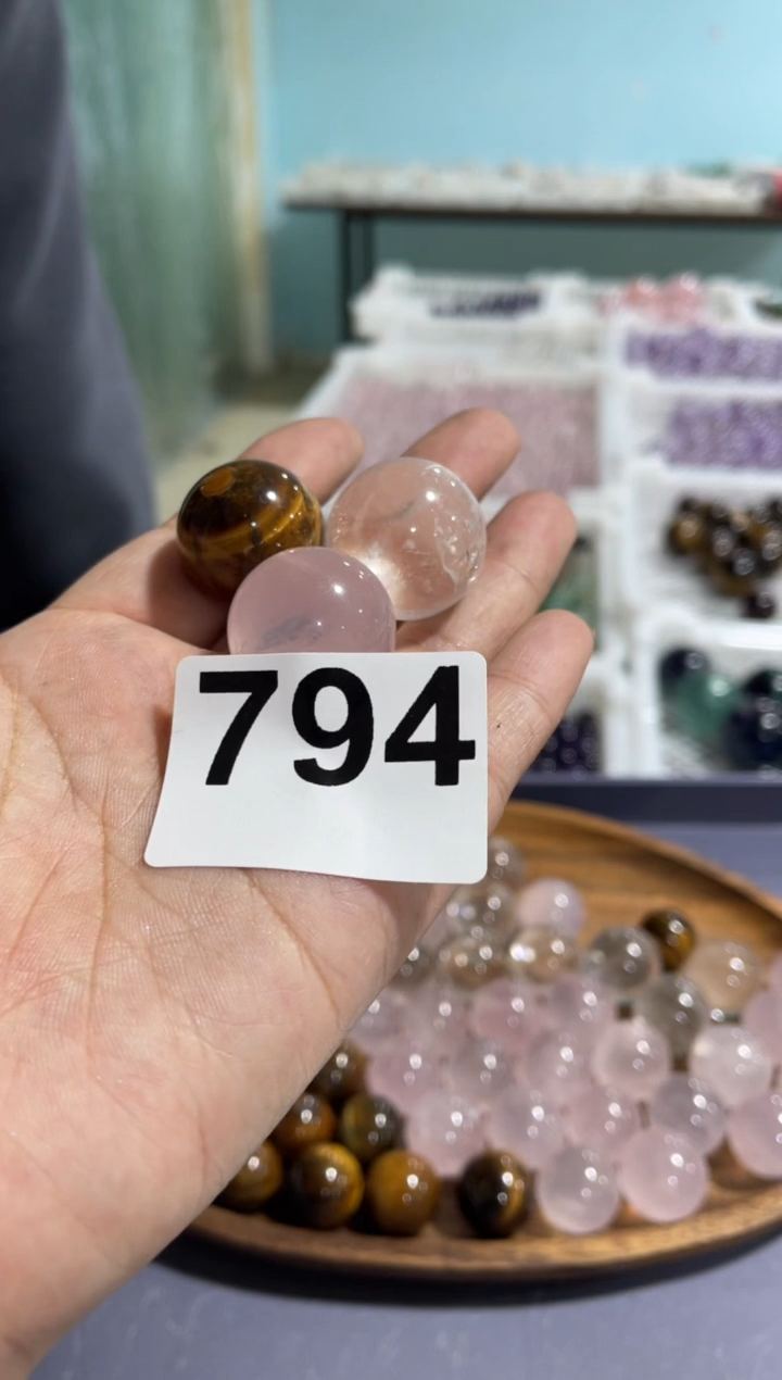 未镶嵌珠宝半成品水晶三颗一单  一粉 一白 一虎眼  794