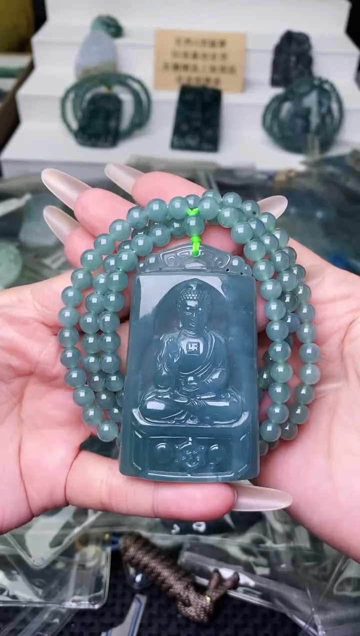 颈饰未镶嵌翡翠 