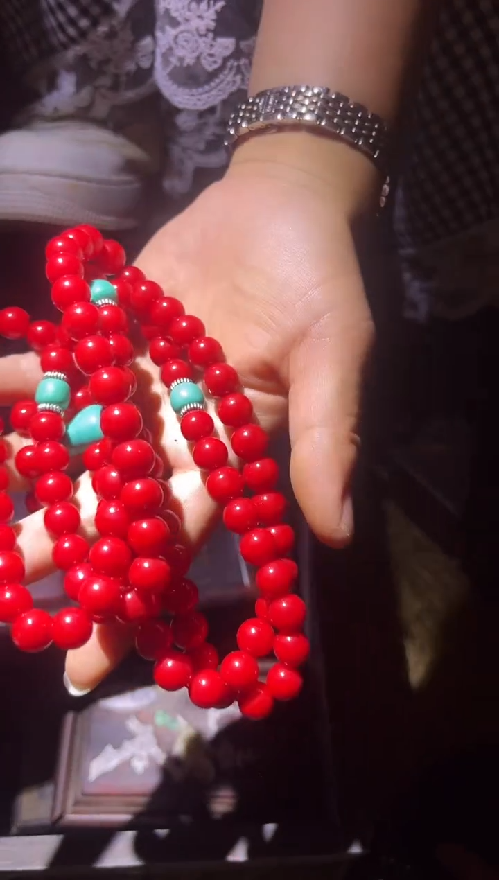 和田玉未镶嵌颈饰红 长串吊坠 一件