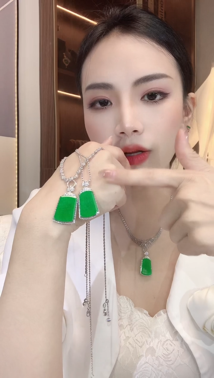 翡翠18K金镶嵌吊坠(不含链)A26 多样性发货一件