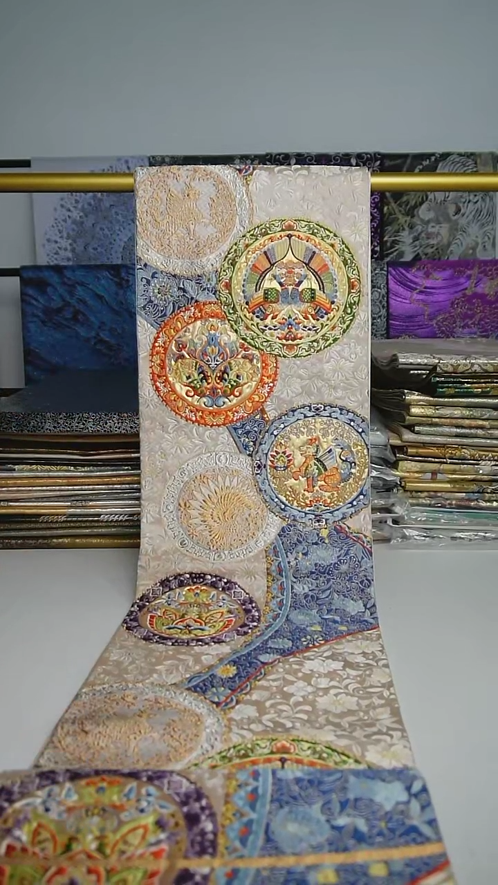 织绣10六通麒麟团花特价