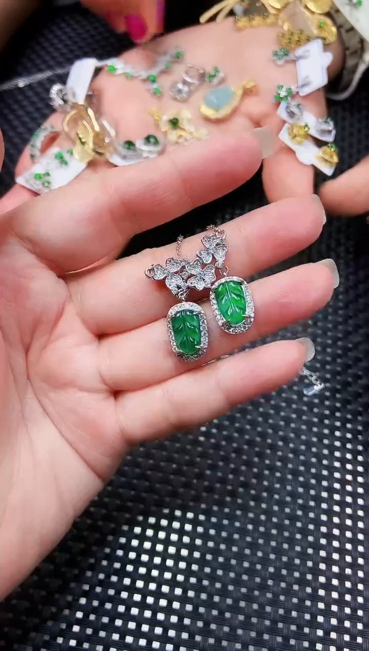 【闪购商品】翡翠颈饰未镶嵌11111111