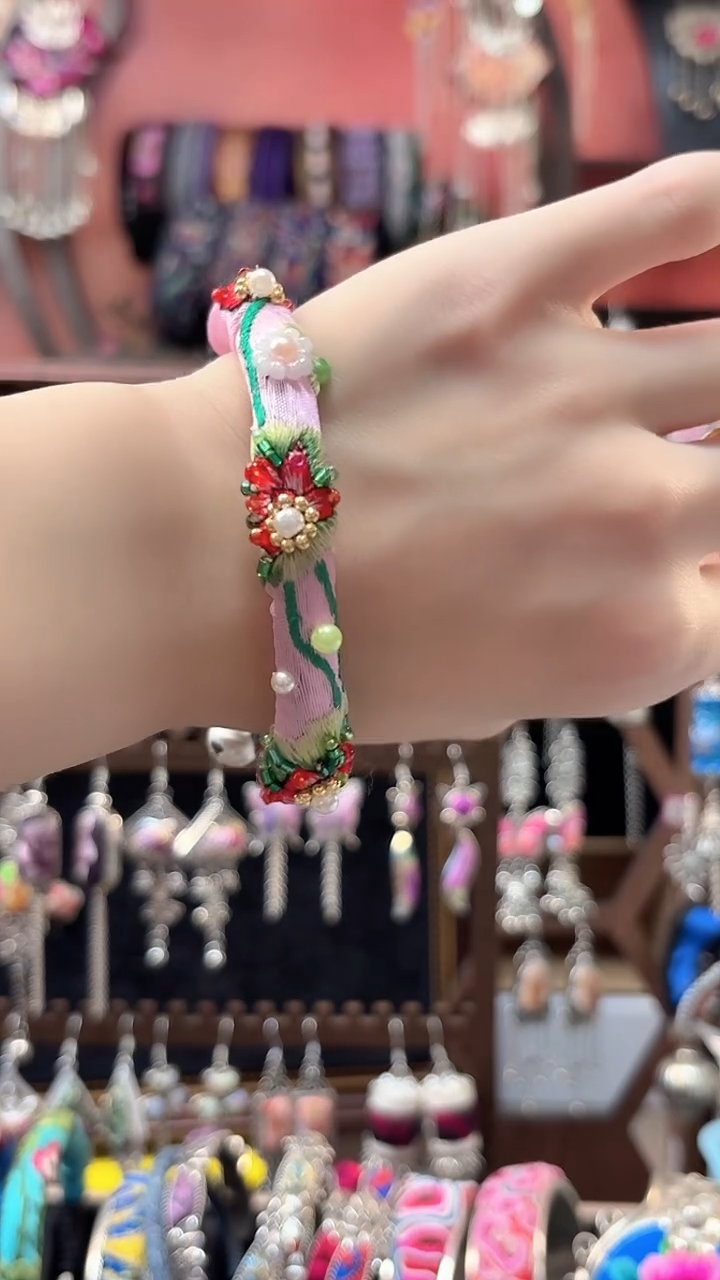 织绣 云织谣民族风精美饰品   30