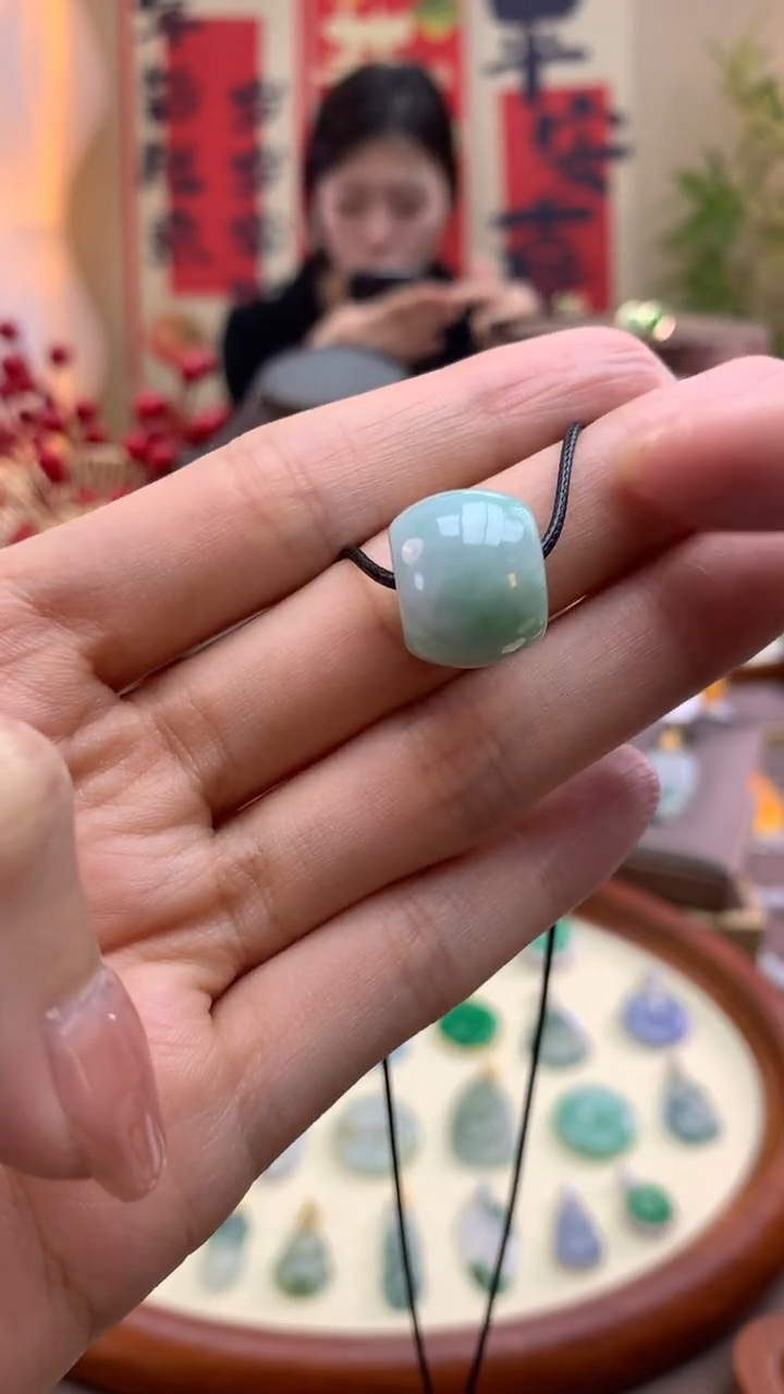 【闪购商品】翡翠颈饰未镶嵌路路通