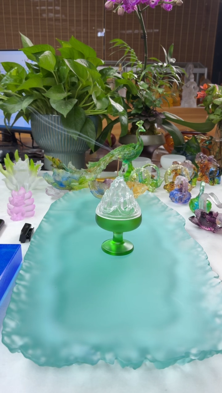 手工艺品琉璃白加绿色博山香炉10*6*4公分