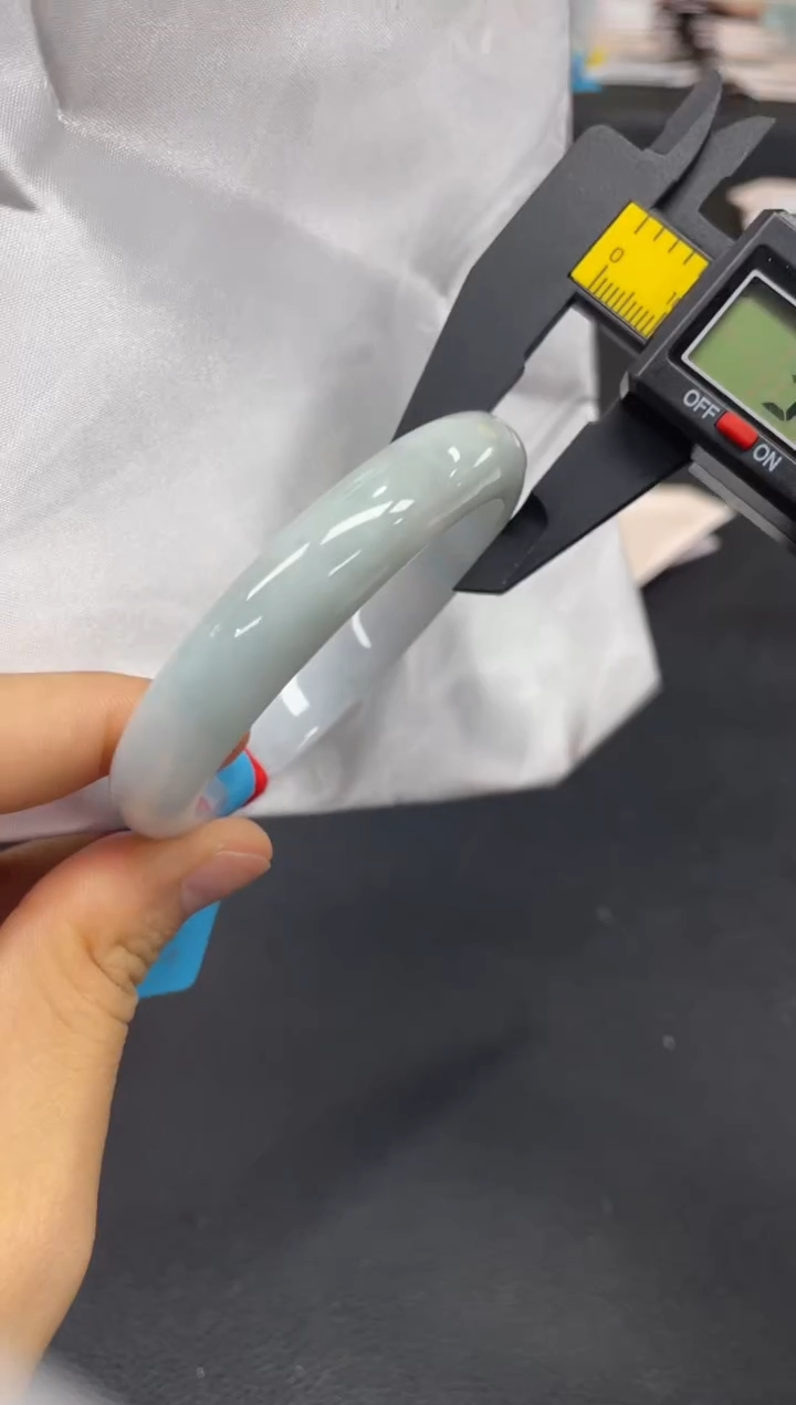 未镶嵌手镯翡翠?*儿翡翠手镯