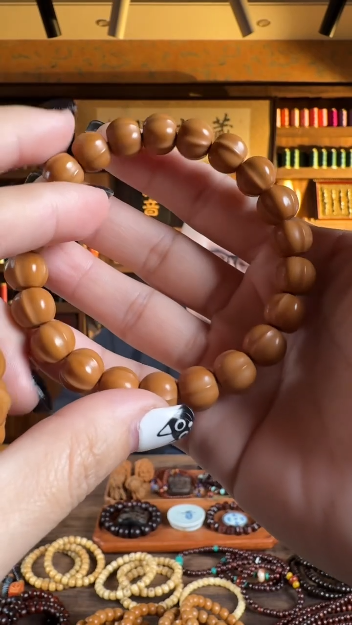 【闪购商品】核桃手串/手链猴头核桃9.5*10.5mm鲨鱼鳍