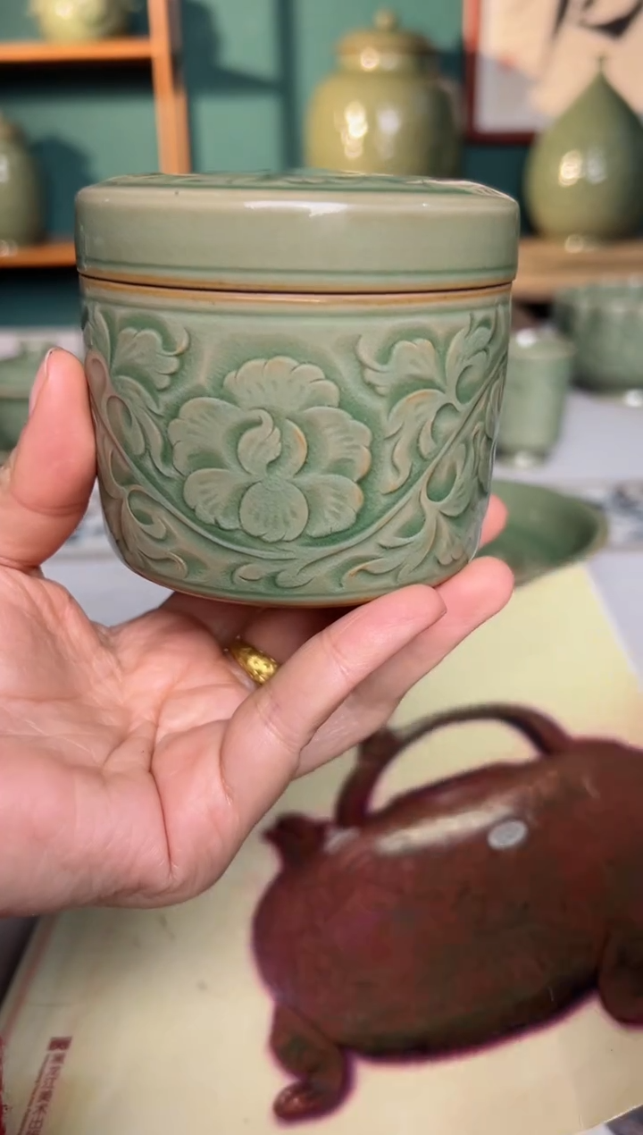 【闪购商品】其他纯手工秘色缠枝牡丹香财盒