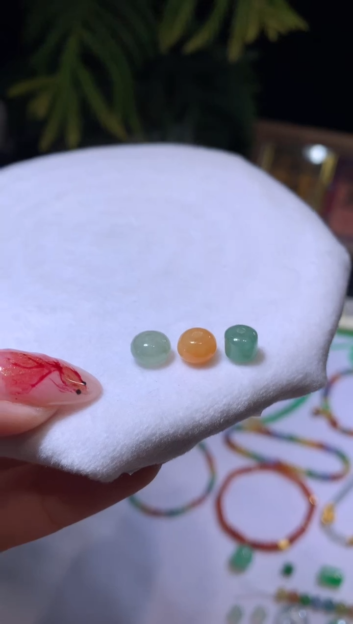 【闪购商品】定制翡翠未镶嵌7.4/5.2*珠子3颗180+18