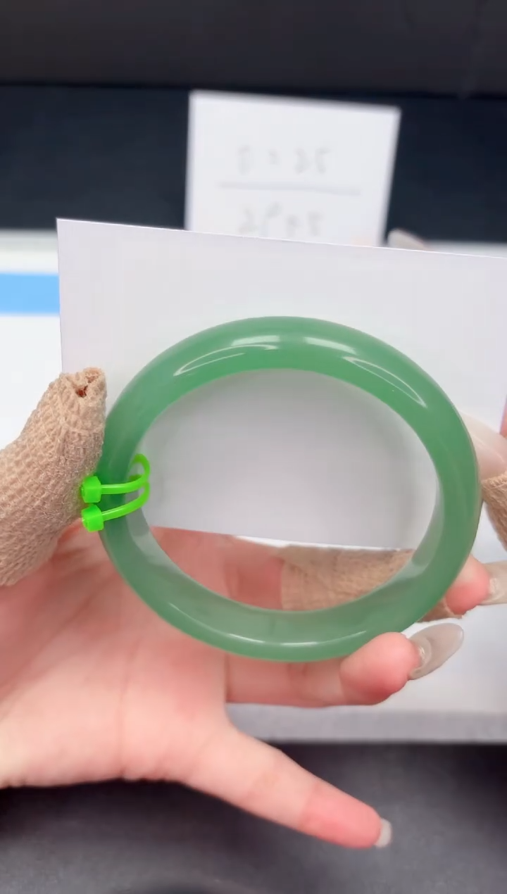 【闪购商品】石英质玉手镯未镶嵌8-61.3