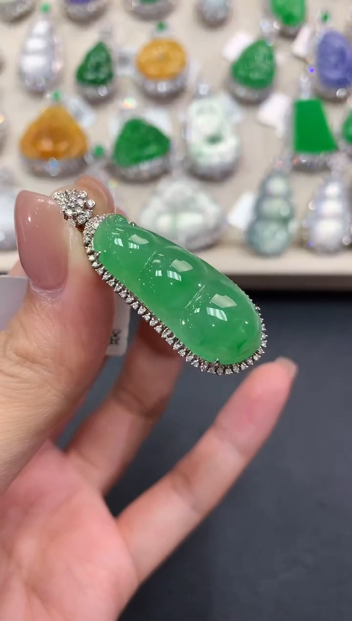 【闪购商品】翡翠吊坠(不含链)18K金镶嵌q95          