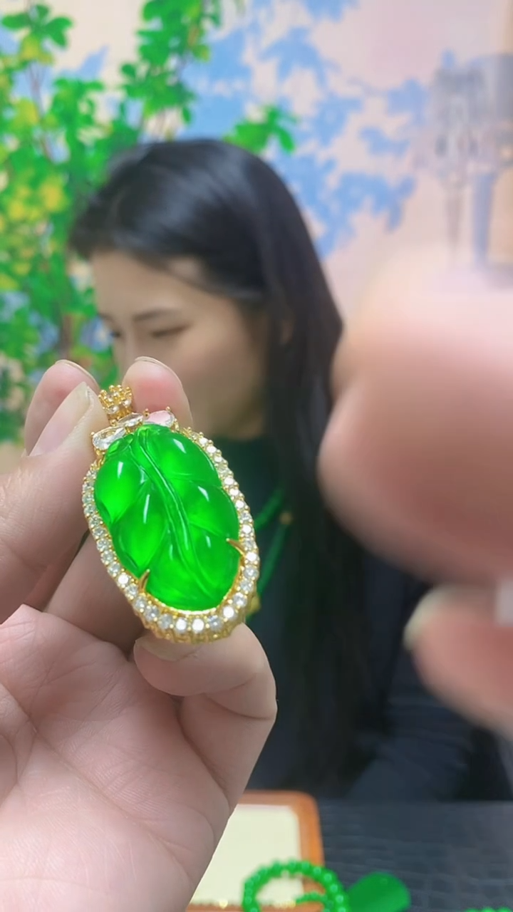 【闪购商品】翡翠吊坠(赠链)14K金镶嵌翡翠吊坠