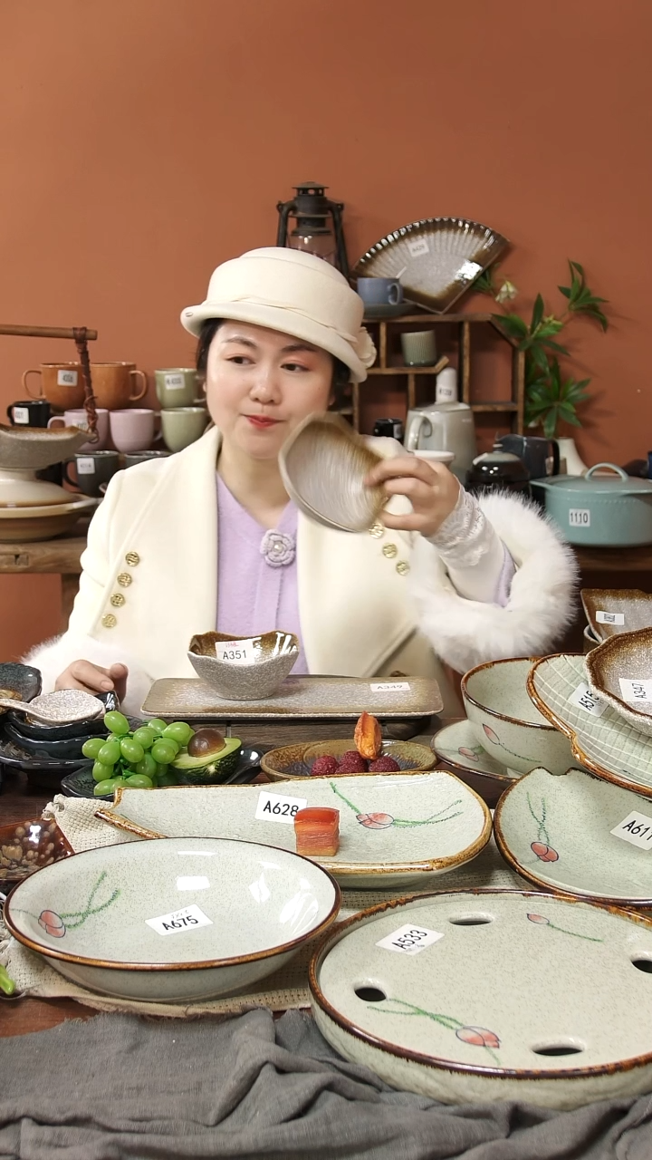 陶瓷A351 两只陶瓷翘边方碗可能微瑕11.5*5