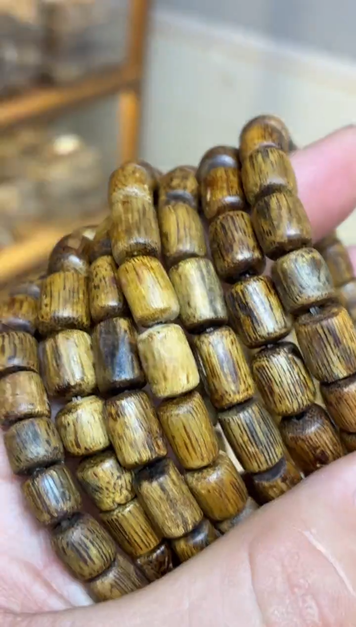 沉香手串 海南红金猊随型单圈多样性发其一