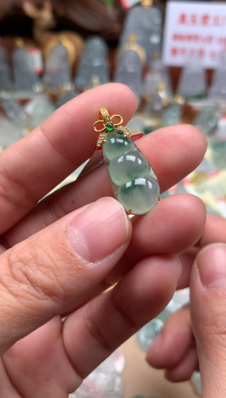 【闪购商品】翡翠颈饰18K金镶嵌豆子