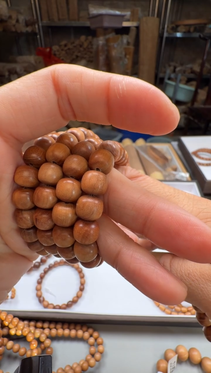 檀香木手串/手链四剖料8x9微瑕沉水单圈