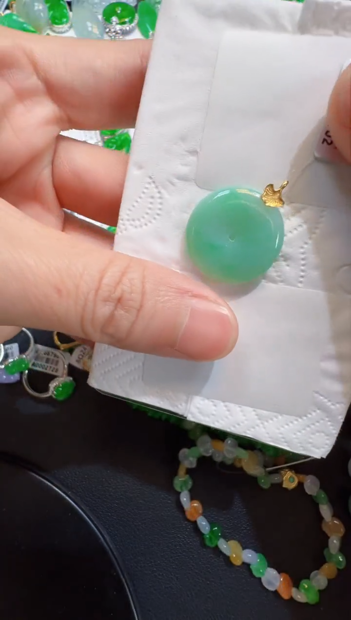 【闪购商品】翡翠吊坠(不含链)18K金镶嵌520