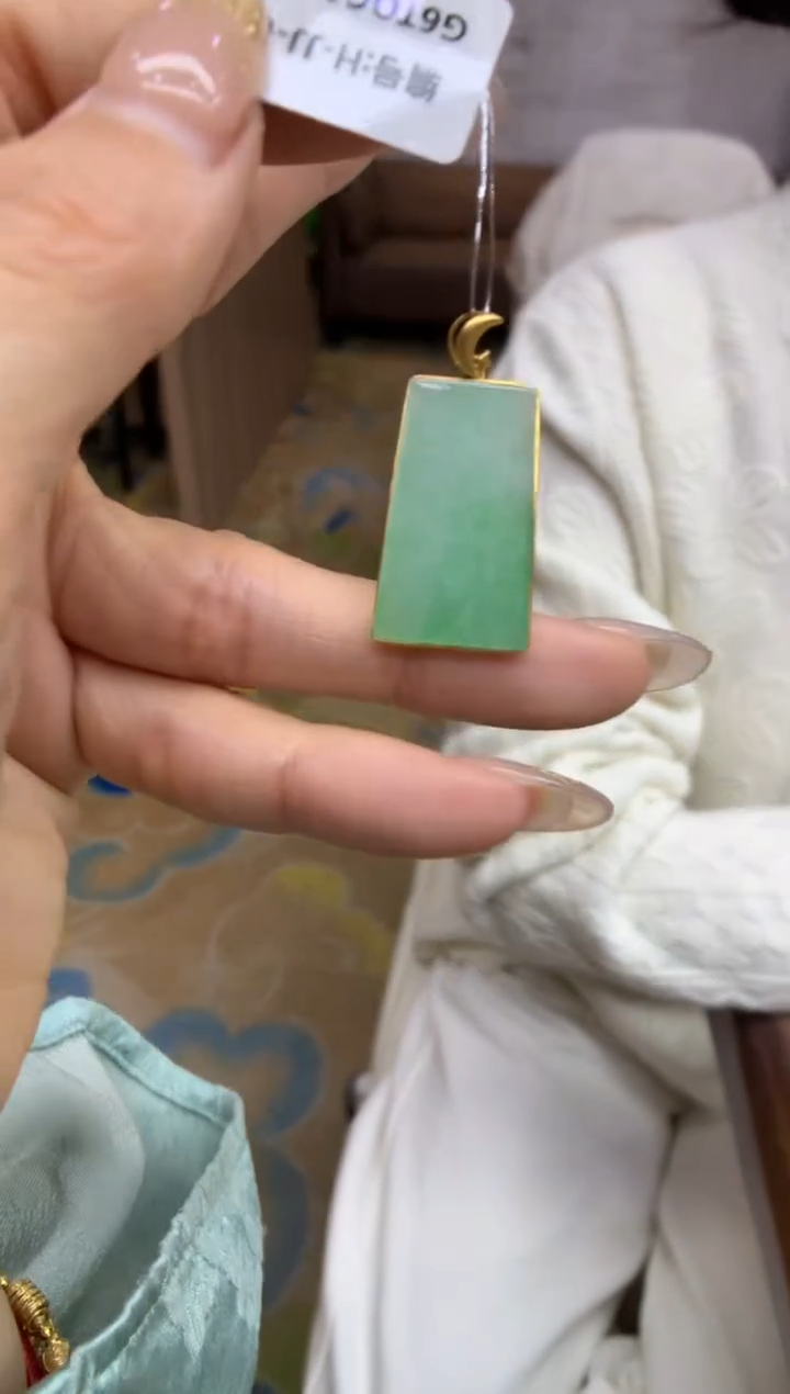 【闪购商品】翡翠颈饰18K金镶嵌无事牌
