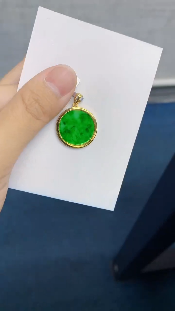 翡翠未镶嵌颈饰             1