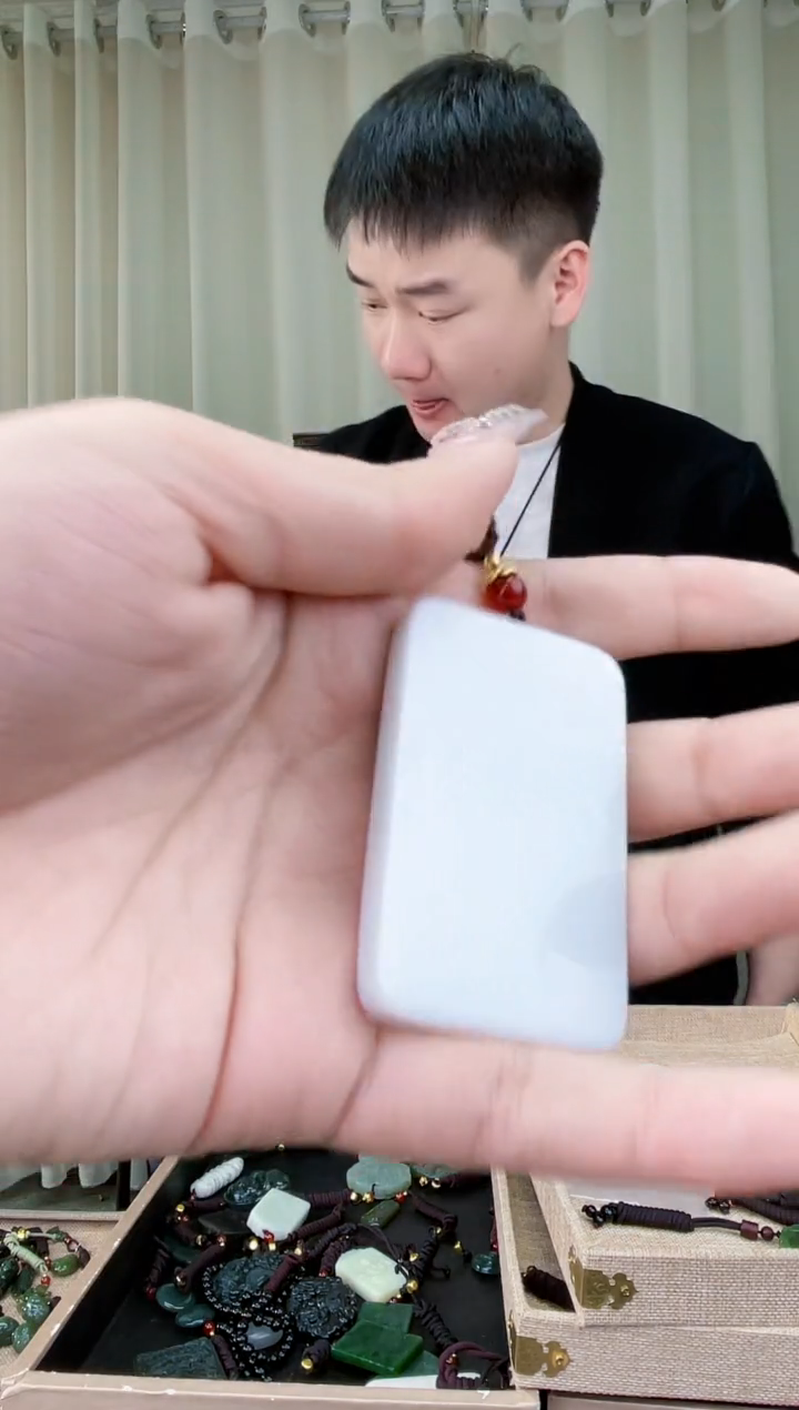 【闪购商品】和田玉挂件未镶嵌拍一发一，多样性发货！