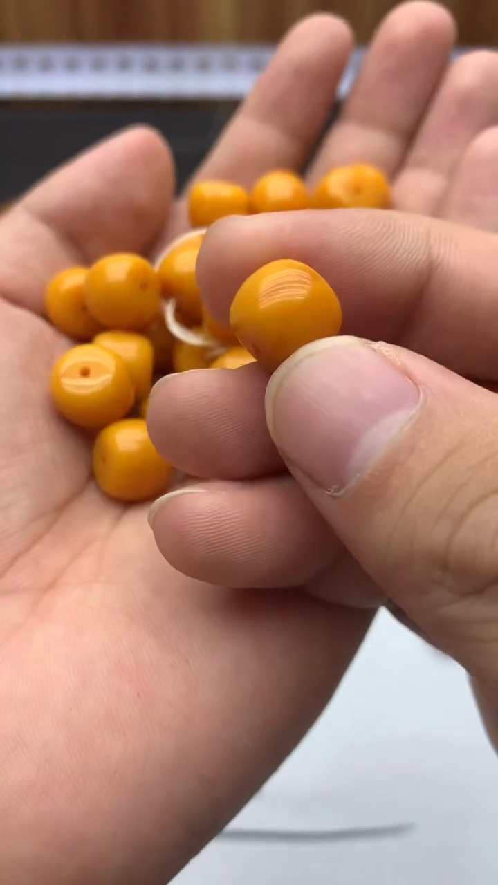 D155.鸡油黄12毫米老型珠