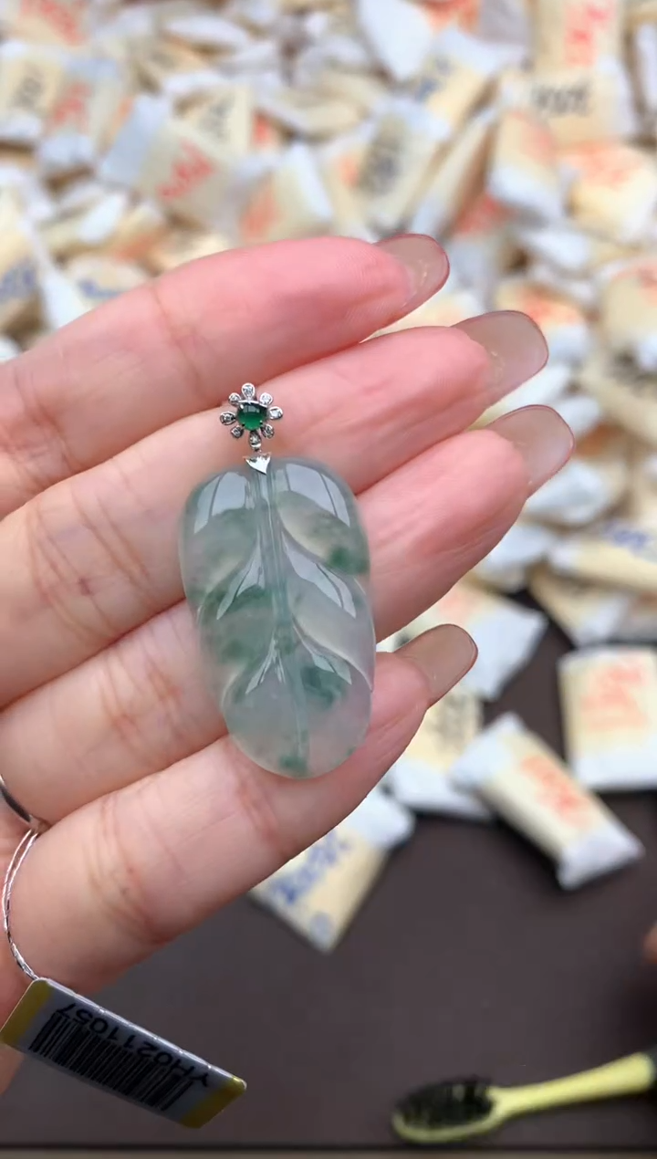 【闪购商品】翡翠挂件18K金镶嵌一