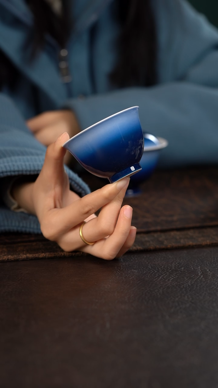 【闪购商品】杯初蓝舍渐变蓝撇口杯