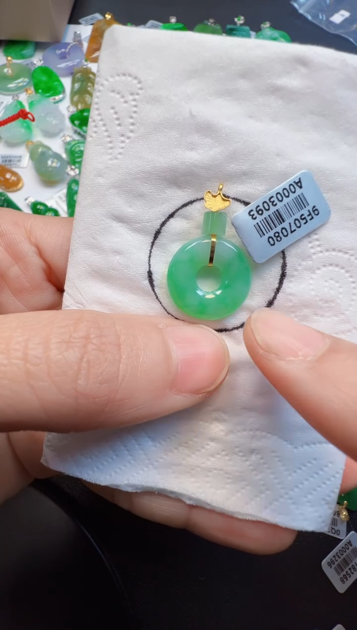 【闪购商品】翡翠吊坠(不含链)18K金镶嵌560