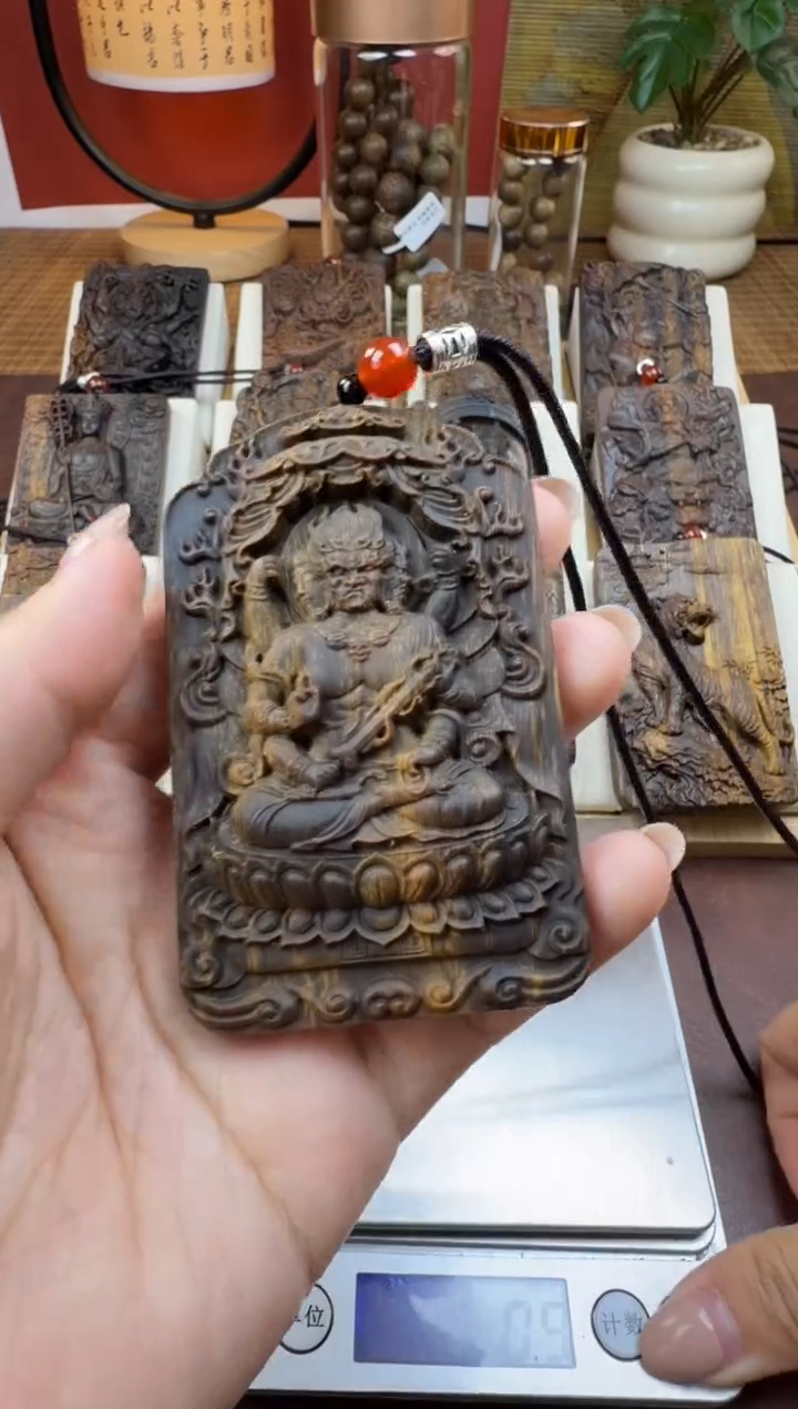 木木雕款芽庄 十二生肖守护   不动明王 8cm 送养香瓶