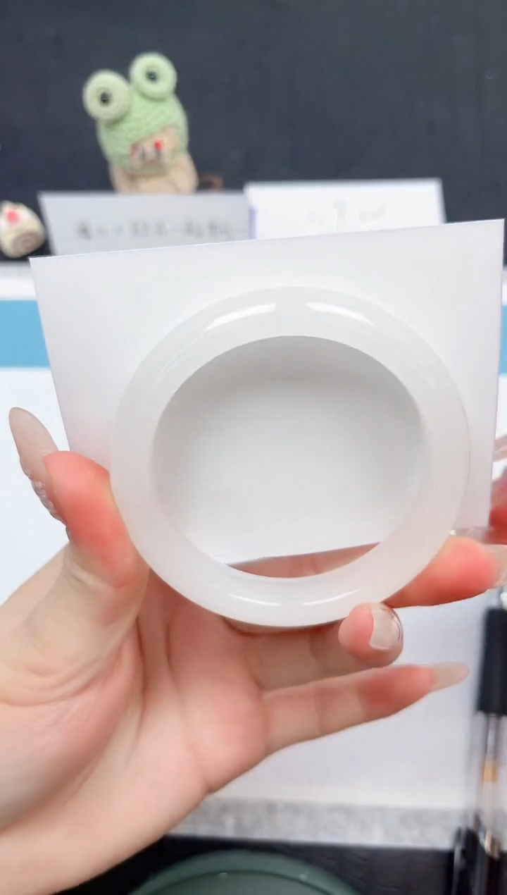 【闪购商品】石英质玉手镯未镶嵌119-54.5