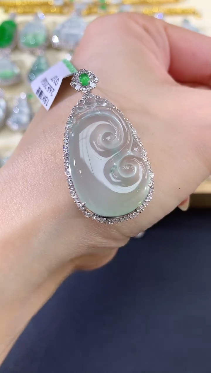 吊坠(不含链)18K金镶嵌翡翠211|