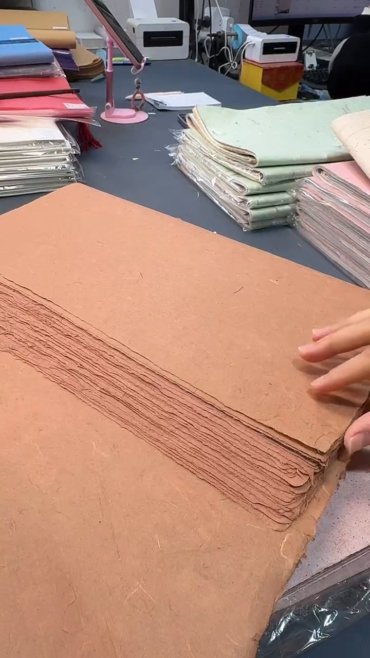 纯手工四尺对开50张棕红色金粉丝绒楮皮笺