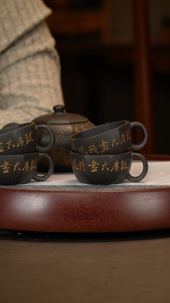 【闪购商品】紫砂茶壶鲨皮青八方西施+两本书册360c