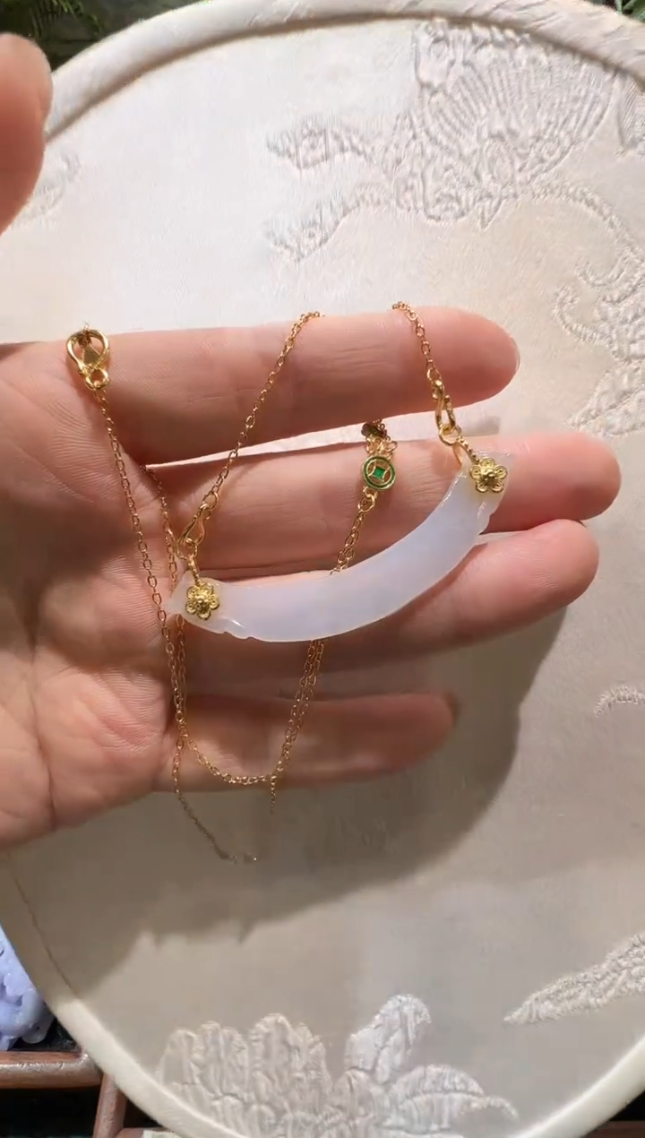 翡翠未镶嵌颈饰国风