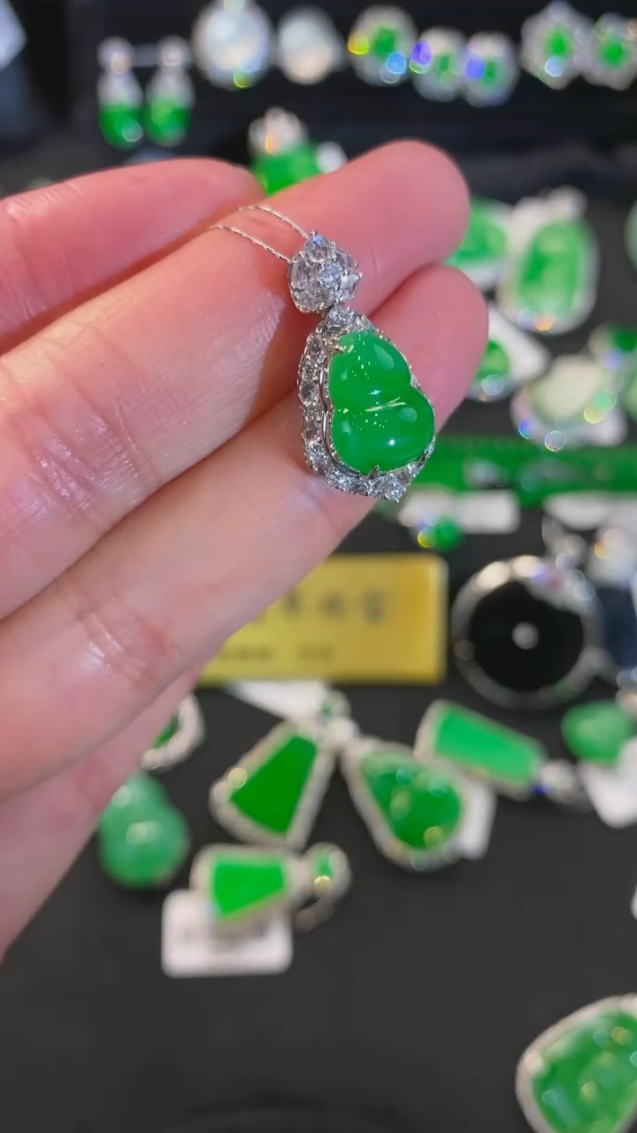 【闪购商品】翡翠颈饰18K金镶嵌吊坠