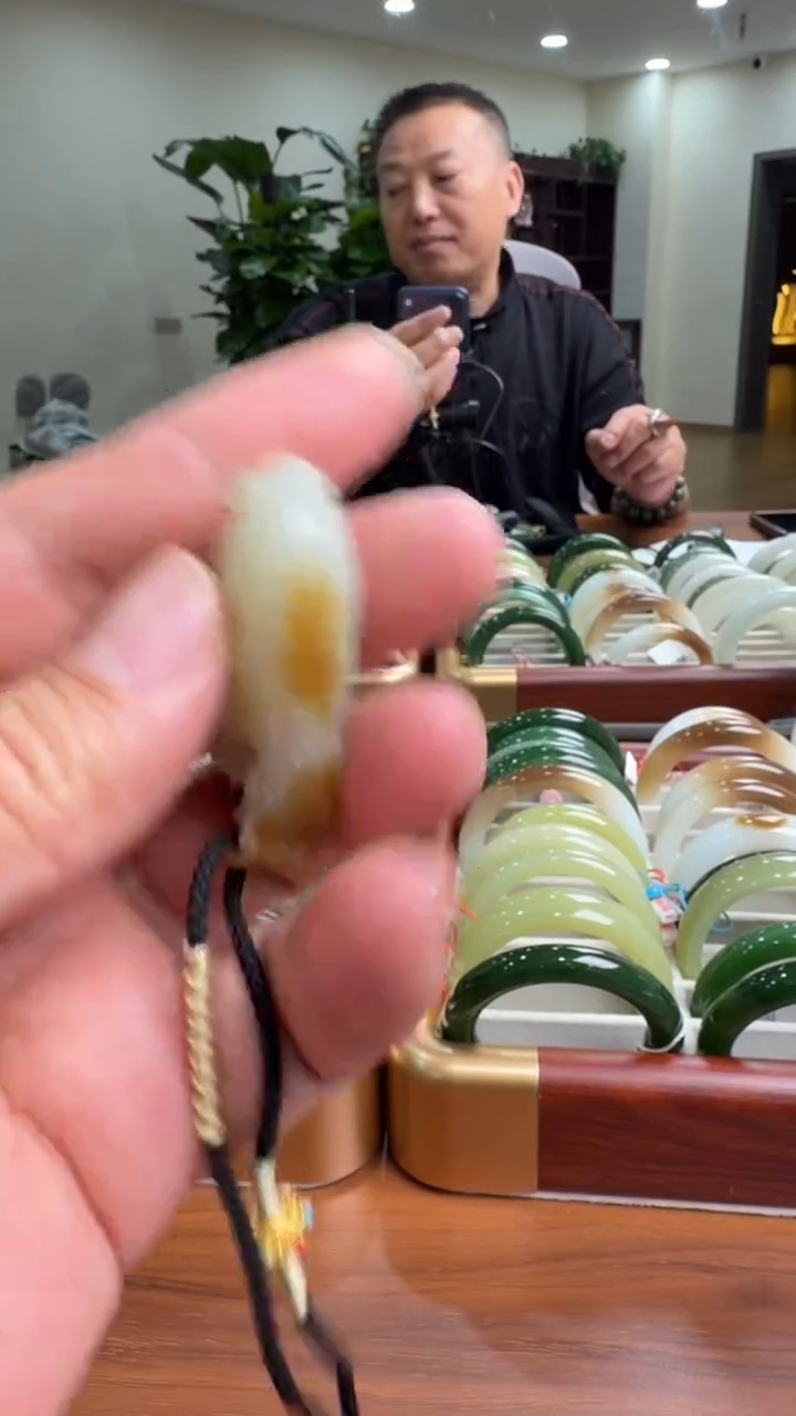 颈饰未镶嵌和田玉挂件