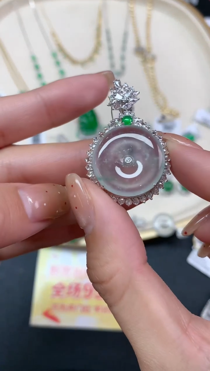 【闪购商品】翡翠吊坠(不含链)18K金镶嵌吊坠A272|39800