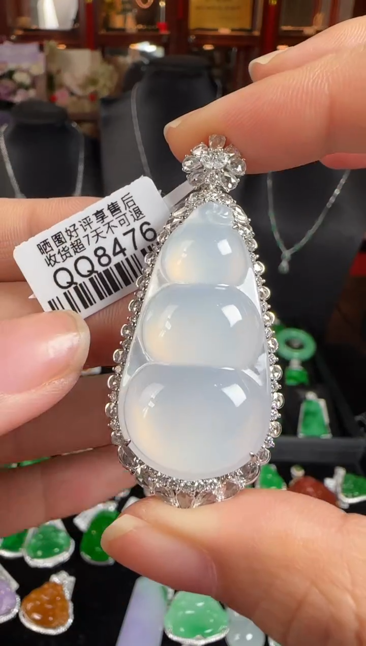 颈饰18K金镶嵌翡翠QQ8476冰豆豆
